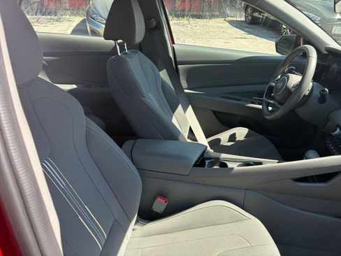 Used 2025 Hyundai Elantra SEL image 32