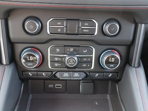 Used 2024 Chevrolet Suburban RST w/ Luxury Package image 10