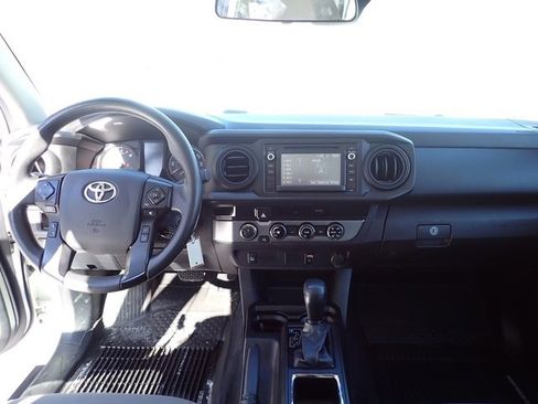 Used 2018 Toyota Tacoma SR image 12