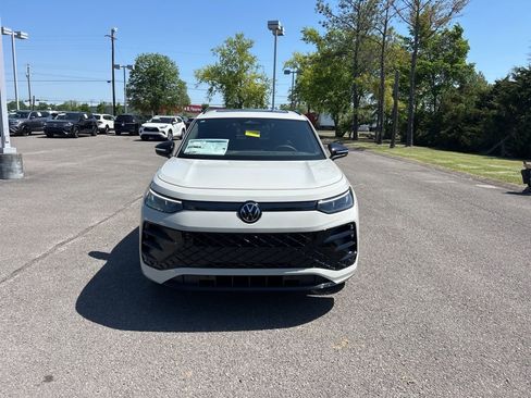 New 2026 Volkswagen Tiguan SE R-Line FWD image 2