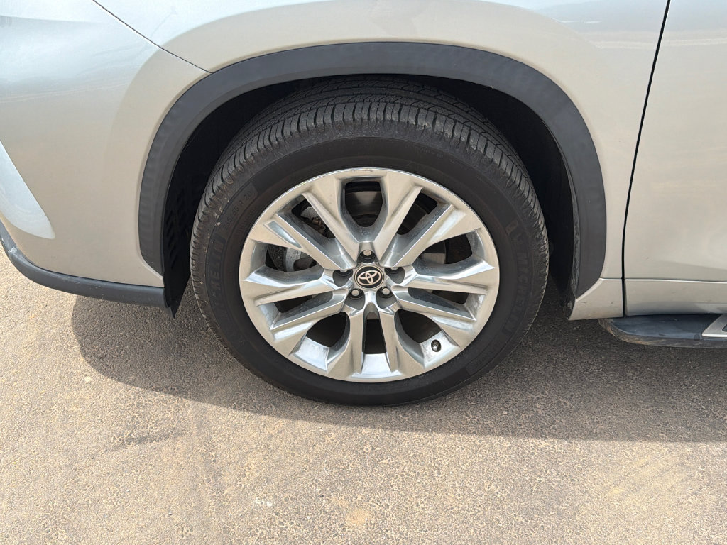 Used 2020 Toyota Highlander Limited FWD image 11