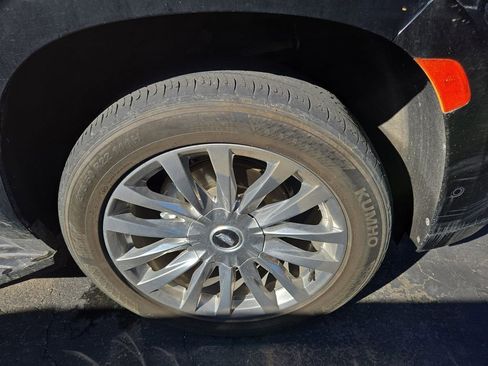 Used 2021 Cadillac Escalade Premium Luxury image 3