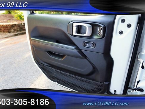 Used 2018 Jeep Wrangler Unlimited Sahara AWD/4WD image 25