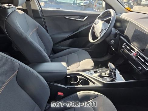 Used 2025 Kia Niro LX FWD image 7