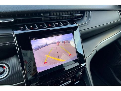 Used 2024 Jeep Grand Cherokee L Laredo image 23