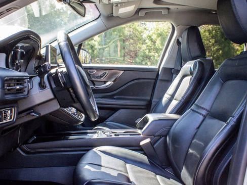 Used 2021 Lincoln Corsair AWD w/ Premium Package image 11