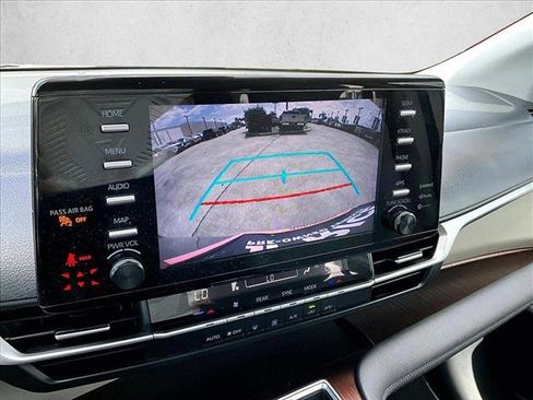 Used 2021 Toyota Sienna LE FWD image 23