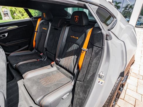 Used 2024 Lamborghini Urus Performante AWD/4WD image 40