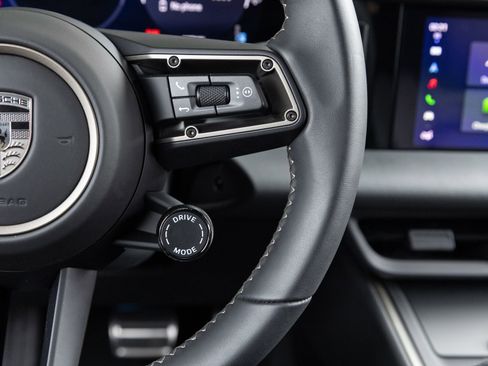 Certified 2025 Porsche Macan Turbo Electric AWD/4WD image 16