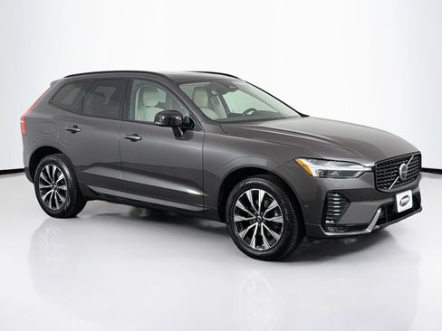 Used 2023 Volvo XC60 B5 Plus AWD/4WD image 2