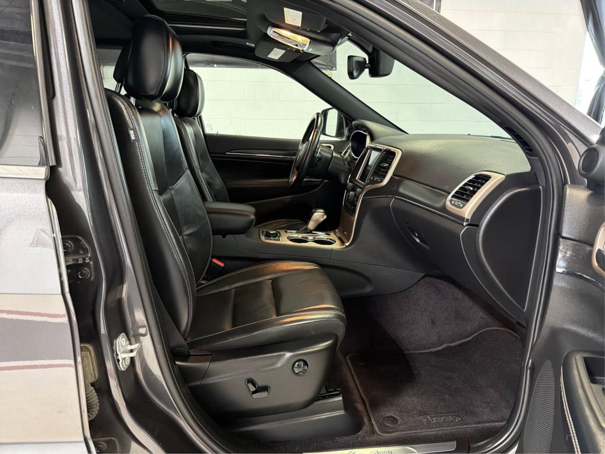 Used 2017 Jeep Grand Cherokee Limited AWD/4WD image 15
