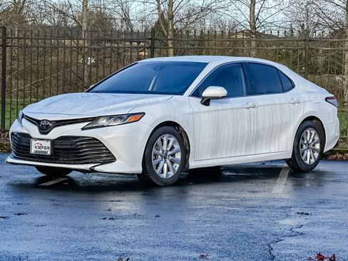Used 2019 Toyota Camry LE image 8