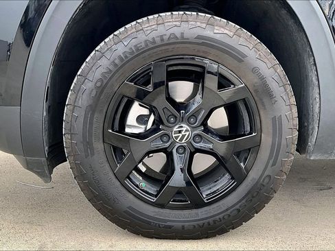 Used 2024 Volkswagen Atlas Peak Edition SE image 11