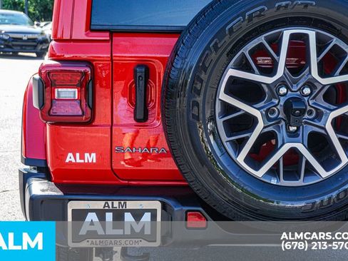 Used 2025 Jeep Wrangler Unlimited Sahara AWD/4WD image 13