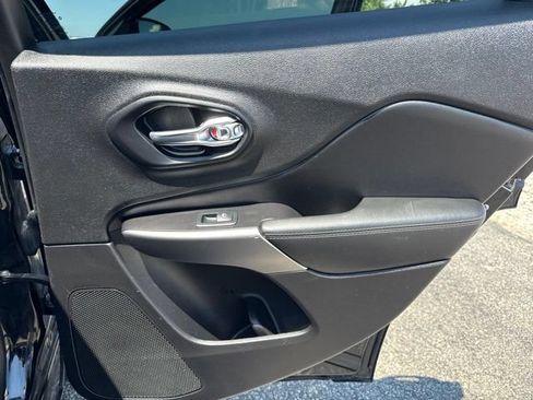 Used 2019 Jeep Cherokee High Altitude AWD/4WD image 21