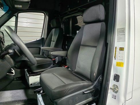 Used 2023 Mercedes-Benz Sprinter 2500 image 17