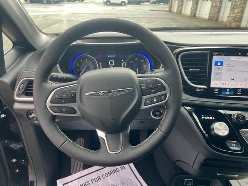 New 2026 Chrysler Pacifica Select image 13
