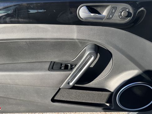 Used 2013 Volkswagen Beetle 2.0T image 14