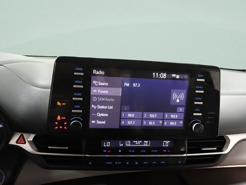 Used 2021 Toyota Sienna XLE FWD image 16