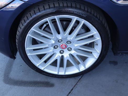 Used 2016 Jaguar XF Prestige image 43