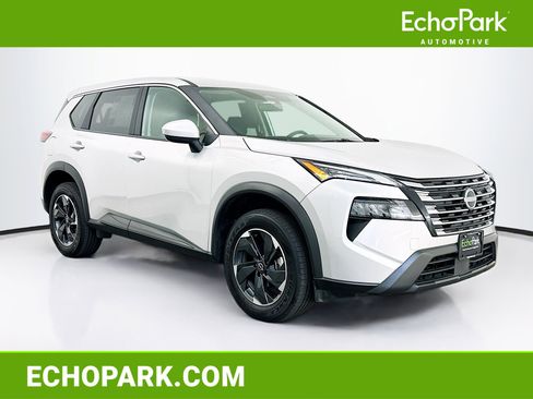 Used 2025 Nissan Rogue SV image 1