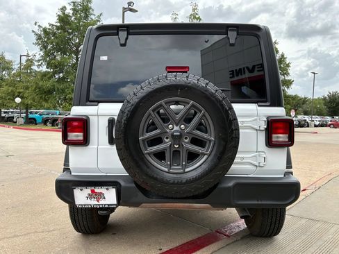 Used 2025 Jeep Wrangler Unlimited Sport AWD/4WD image 7