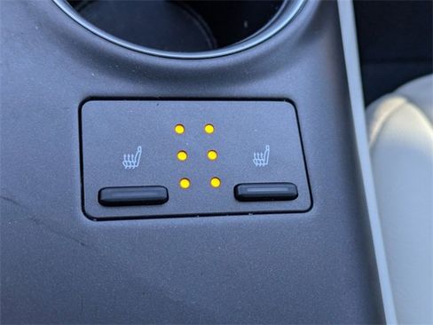 Used 2022 Toyota Camry XLE image 20