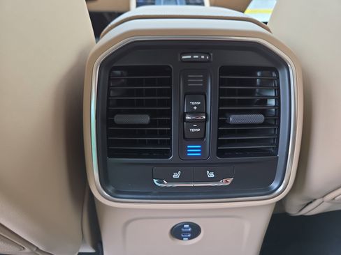 Used 2025 Porsche Macan image 14