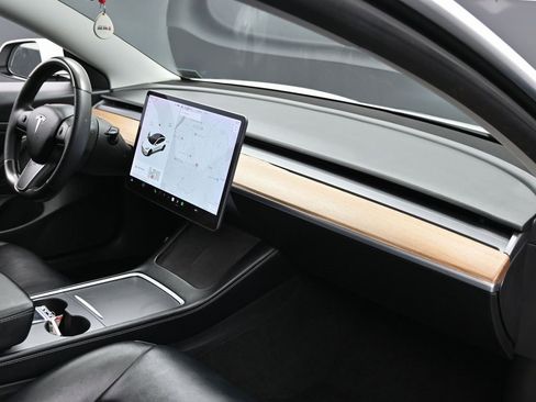 Used 2021 Tesla Model 3 Standard Range Plus image 39