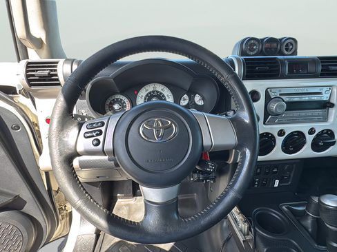 Used 2010 Toyota FJ Cruiser 4WD image 16