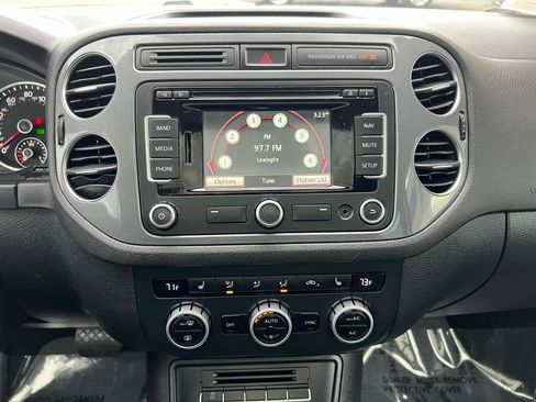 Used 2015 Volkswagen Tiguan SEL image 19