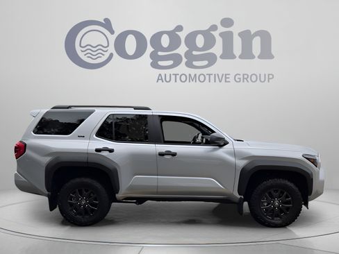 Used 2025 Toyota 4Runner SR5 AWD/4WD image 6