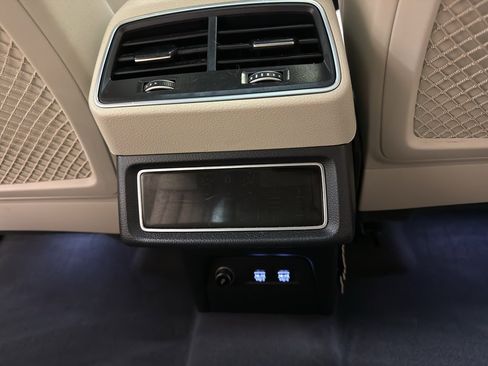 Used 2019 Audi e-tron Prestige w/ Prestige Package image 28