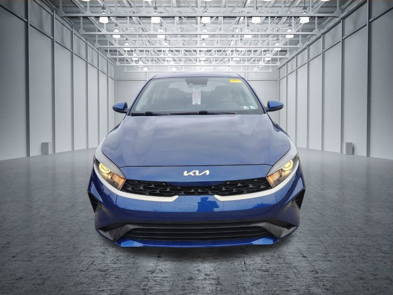 Used 2024 Kia Forte LXS w/ LXS Technology Package FWD image 2