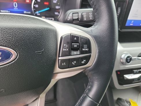 Used 2022 Ford Explorer XLT image 7