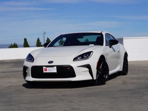 Used 2022 Toyota GR86 Premium w/ ALL Weather Mat Package (TMS) RWD image 4
