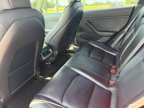 Used 2018 Tesla Model 3 Long Range RWD image 16