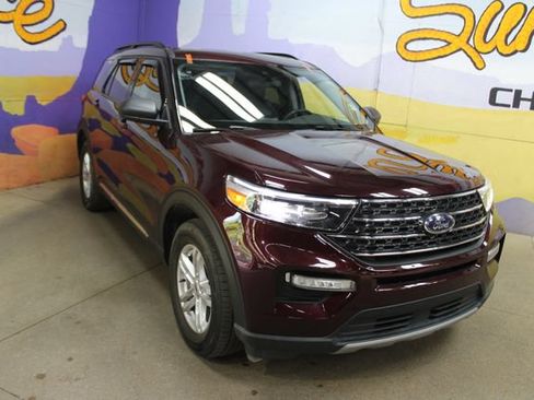 Used 2022 Ford Explorer XLT w/ Equipment Group 202A AWD/4WD image 2