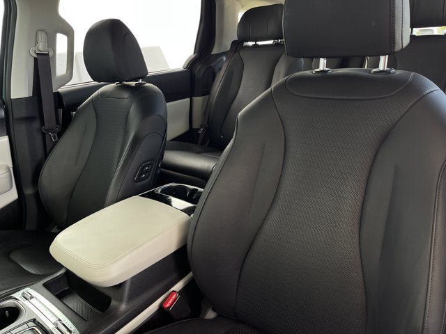 Used 2024 Kia Carnival SX Prestige FWD image 12