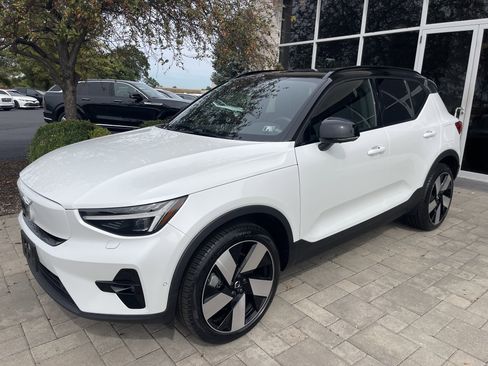 Used 2023 Volvo XC40 Recharge Ultimate w/ Protection Package Premier image 3