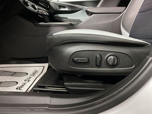 Used 2024 Buick Envista Preferred w/ Convenience I Package image 12