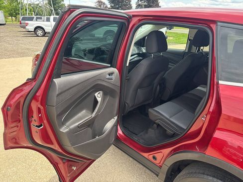 Used 2017 Ford Escape SE w/ SE Cold Weather Package AWD/4WD image 13