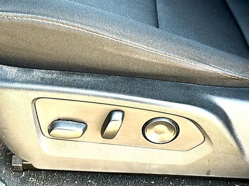 Used 2023 Chevrolet Colorado Trail Boss w/ Technology Package AWD/4WD image 8