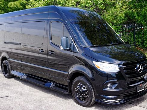 Used 2021 Mercedes-Benz Sprinter 3500 image 2