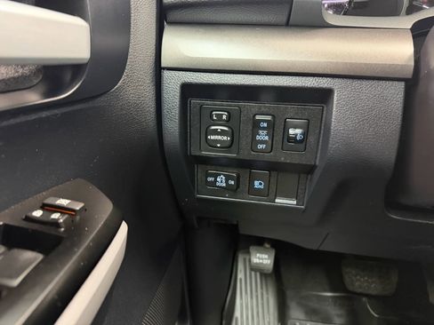 Used 2018 Toyota Tundra SR5 image 19