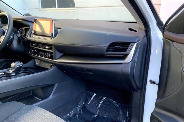 Used 2023 Nissan Rogue SV AWD/4WD image 15