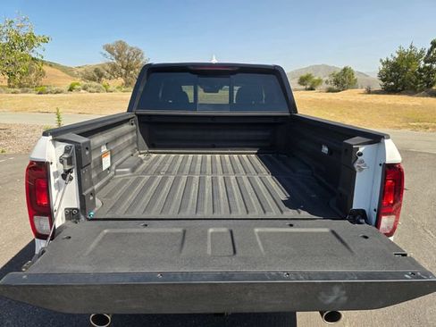 New 2026 Honda Ridgeline Black Edition image 13