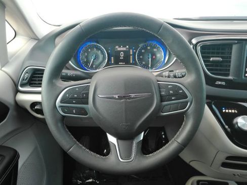 Used 2023 Chrysler Voyager LX image 33