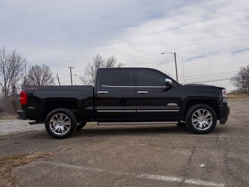 Used 2018 Chevrolet Silverado 1500 High Country image 2