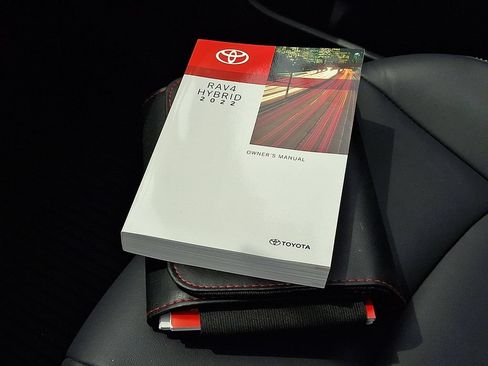 Used 2022 Toyota RAV4 XLE Premium AWD/4WD image 25